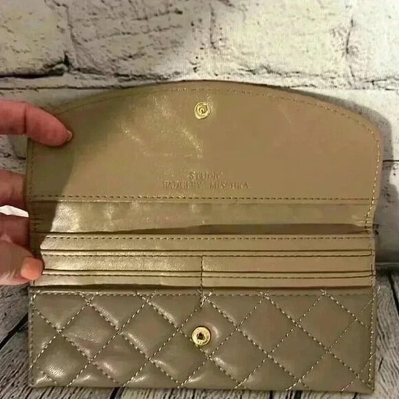 Badgey Mischka Studio Quilted Wallet Clutch Taupe Billfold Purse New with Tag‎ - Picture 5 of 7
